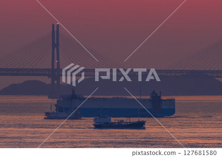 <香川縣>瀨戶大橋與大海的夜景 127681580