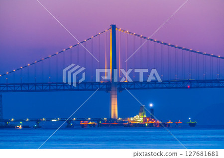 <香川縣>瀨戶大橋與大海的夜景 127681681