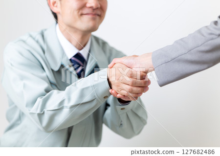 分包商總裁試圖討好並保持謙遜 127682486