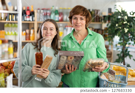 Woman with a child chooses sweets 127683330