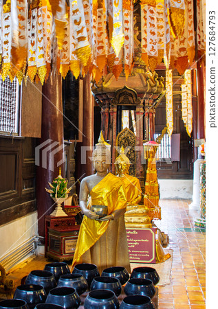 泰式寺廟主殿 泰式寺廟主殿 127684793