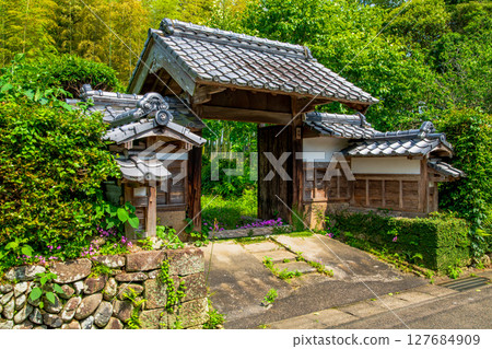 Kagoshima Prefecture, Izumi City, foothills townscape 127684909