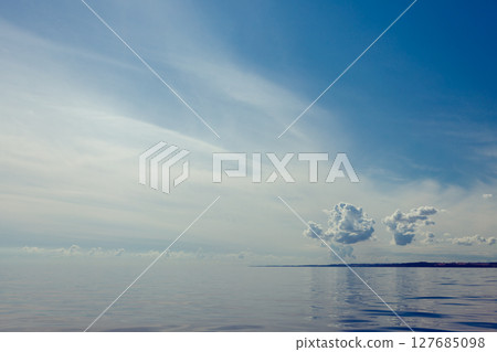 Beautiful seascape evening sea horizon and sky. 127685098