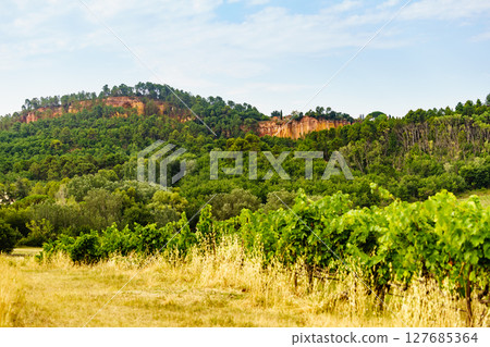 Red rocks in Roussillon, Provence France 127685364