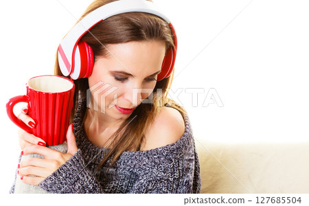 Woman with headphones listening music 127685504