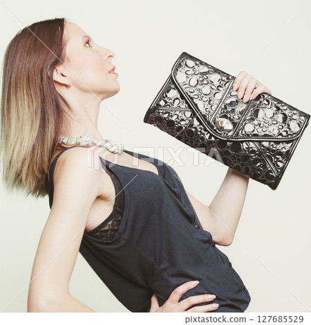 Elegant fashion woman with leather handbag 127685529