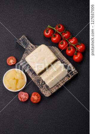 Dairy white mozzarella cheese sliced 127687006