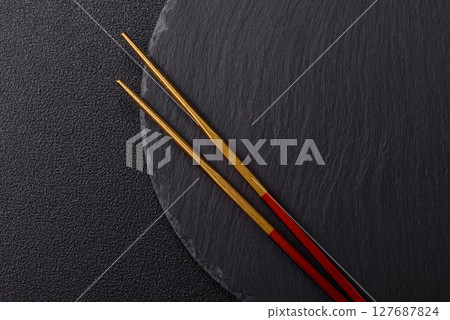 An empty plate with chopsticks for Japanese or Chinese food An empty plate with chopsticks for Japanese or Chinese food 127687824