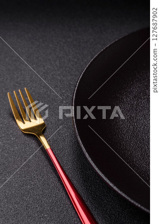 Empty plate with fork, cutlery for dinner table Empty plate with fork, cutlery for dinner table 127687902