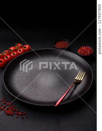 Empty plate with fork, cutlery for dinner table 127687909