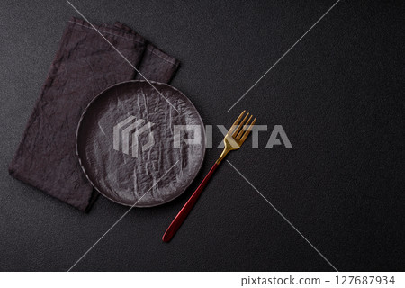Empty plate with fork, cutlery for dinner table 127687934
