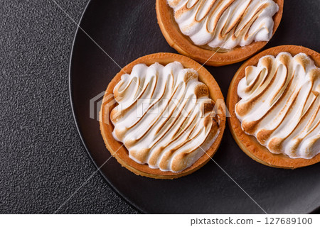 Lemon tart, meringue pie or fruit cream tart 127689100