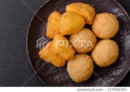 Fried mozzarella or brie cheese with cranberry or raspberry sauce 127689361