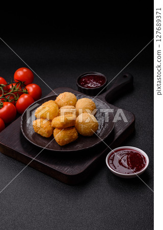 Fried mozzarella or brie cheese with cranberry or raspberry sauce 127689371