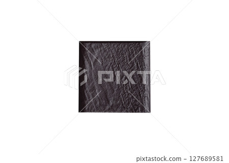 Empty plate with fork, cutlery for dinner table 127689581