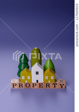 Property, house, real estate, purchase or sale. Financial investment Property, house, real estate, purchase or sale. Financial investment 127689920