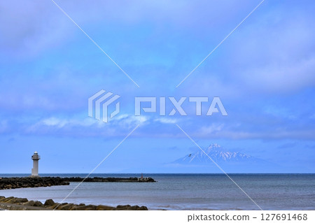 從諾沙布岬眺望北海道利尻島 從諾沙布岬眺望北海道利尻島 127691468