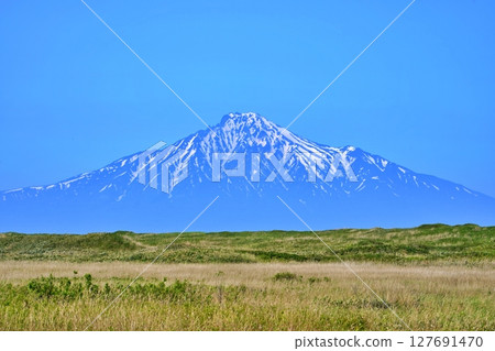Rishiri Fuji as seen from the Sarobetsu Plains 127691470