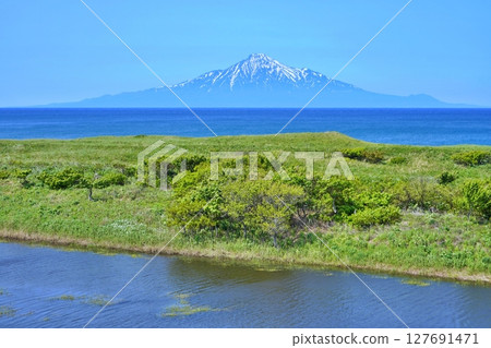 佐呂別荒野和利尻富士的壯麗景色 127691471