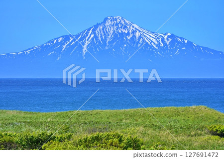 Spectacular view of Rishiri Fuji in Hokkaido 127691472