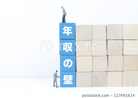 微型構圖，讓人聯想到年收入的障礙和工作方式的限制 127691614