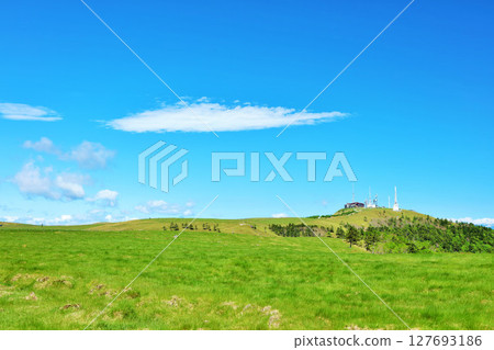 Nagano Prefecture, Utsukushigahara Plateau under the blue sky Nagano Prefecture, Utsukushigahara Plateau under the blue sky 127693186