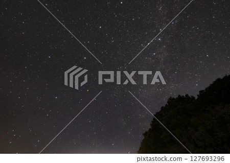 Autumn starry scenery: Cassiopeia and the Northern Milky Way Autumn starry scenery: Cassiopeia and the Northern Milky Way 127693296