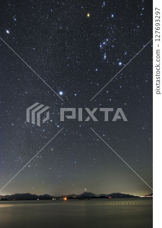 瀨戶內秋日星空：獵戶座和老人星位於天空最高點 127693297