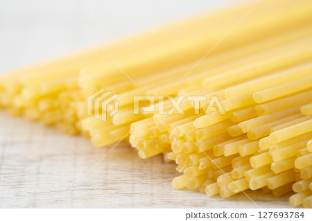 Close up of dried spaghetti pasta 127693784