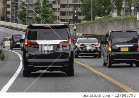 交通堵塞時開車的圖片 127693798