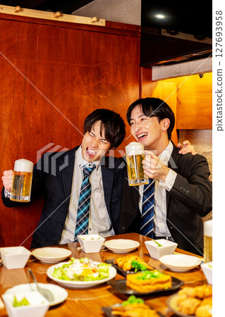 Drinking party at a men's pub 127693958