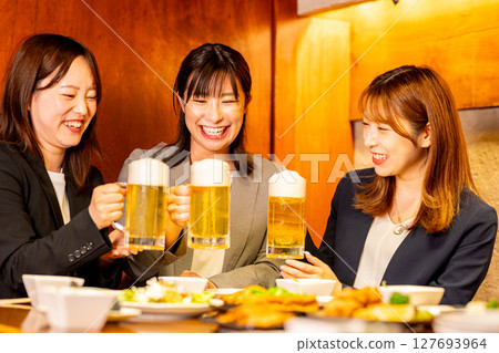 居酒屋裡的女性專屬飲酒會 127693964