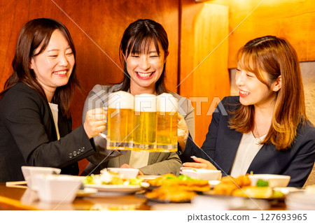 居酒屋裡的女性專屬飲酒會 127693965