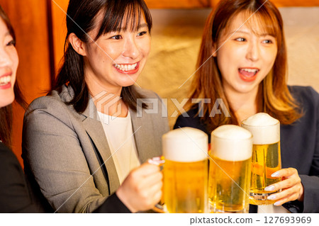居酒屋裡的女性專屬飲酒會 127693969