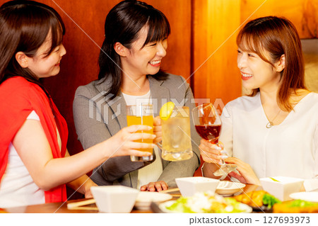 女生聚會：居酒屋喝酒 127693973