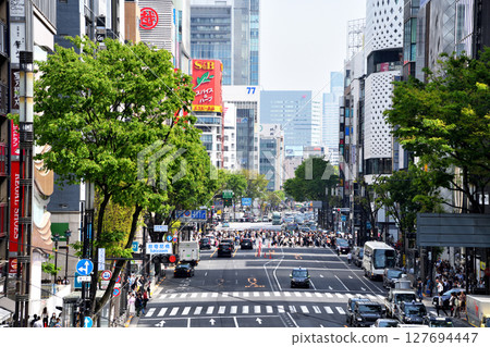 A view of the Ginza 4-chome intersection on Harumi Street in the distance 127694447