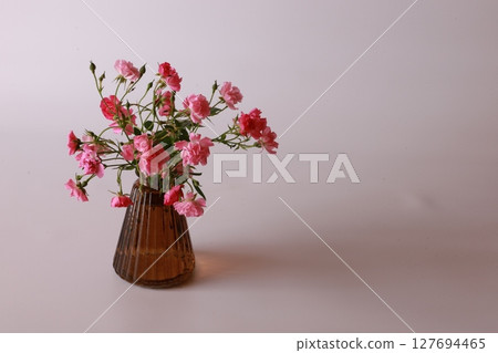 花瓶裡的迷你玫瑰 花瓶裡的迷你玫瑰 127694465