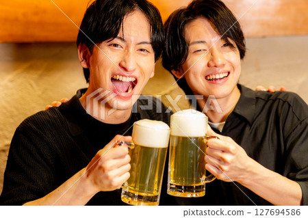 A man toasting at a pub 127694586