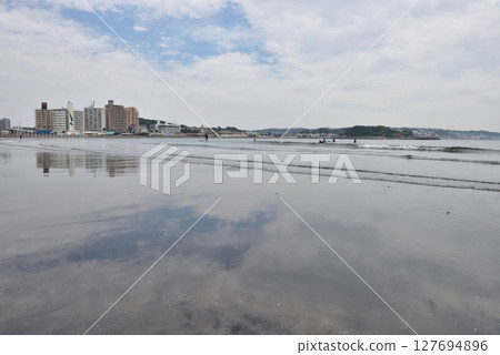 Katase Higashihama Beach on Tombolo Day Katase Higashihama Beach on Tombolo Day 127694896
