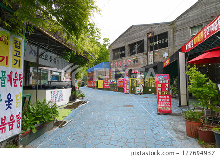 [Korea/Near Seoul] Food street on the hiking trail to Mt. Soyo 127694937
