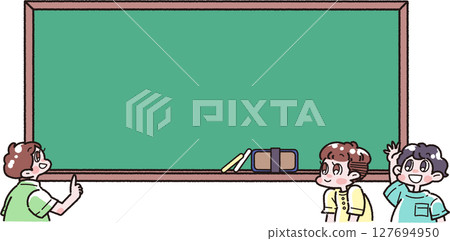 一個簡單的黑板和孩子們在黑板前交談的插圖 127694950