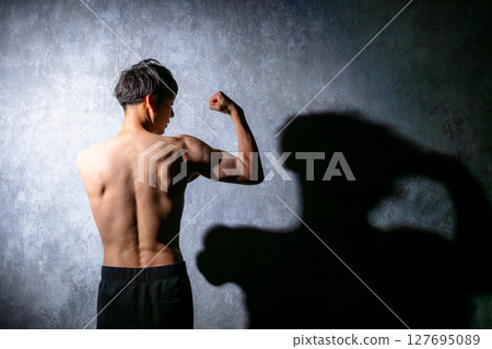 Men who train their bodies 127695089
