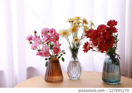 Three types of small flowers 127695279
