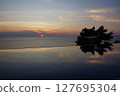 Setting sun 127695304