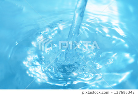 水、水濺、水面、水柱、氣泡、漣漪 127695342