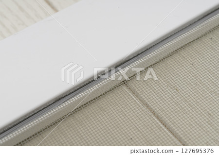 Replacing the screen door: Cut the insect screen and push the cord into the frame with a roller. Replacing the screen door: Cut the insect screen and push the cord into the frame with a roller. 127695376