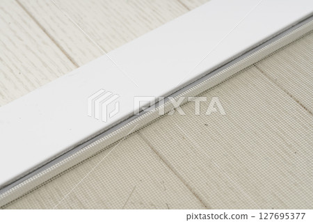Replacing the screen door: Cut the insect screen and push the cord into the frame with a roller. Replacing the screen door: Cut the insect screen and push the cord into the frame with a roller. 127695377