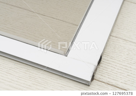Replacing the screen door: Cut the insect screen and push the cord into the frame with a roller. Replacing the screen door: Cut the insect screen and push the cord into the frame with a roller. 127695378