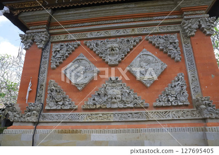 Batuan Temple, Ubud, Bali 127695405