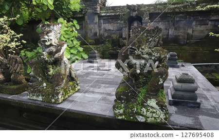 Batuan Temple, Ubud, Bali 127695408